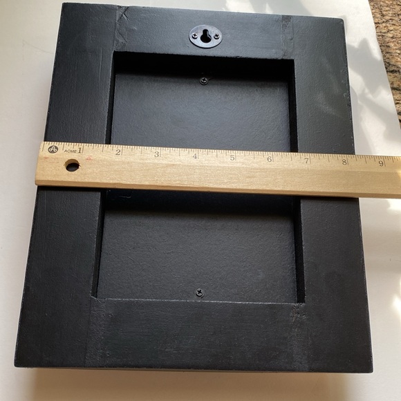 Distressed look picture frame. Made for hanging and fits 4 by 6 pictures - Picture 4 of 9